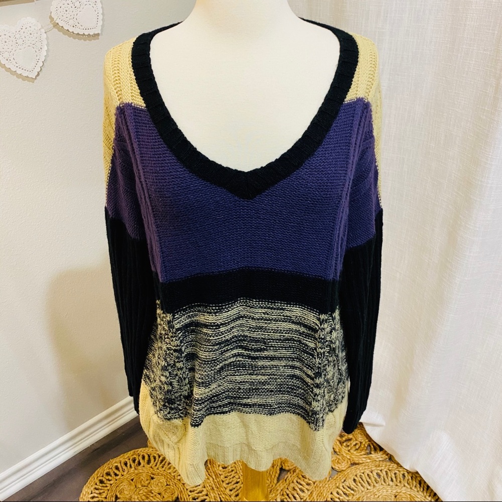 NY Connection Colorblock Sweater